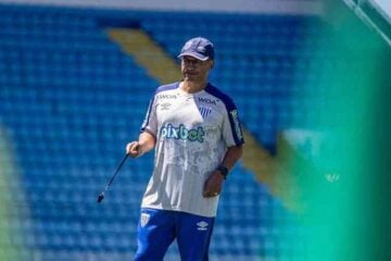 Alex responde torcedores do Avaí nas redes: ‘Crítica é sempre bem vinda’