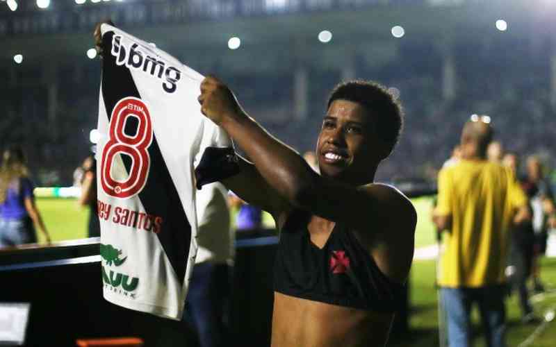 Vasco acerta venda de Andrey Santos para o Chelsea