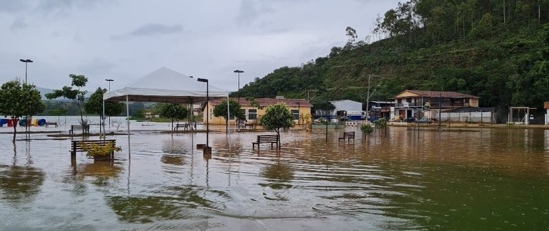Empresa é multada em quase R$ 300 milhões por falta de limpeza em lagoa que transbordou em Capitólio