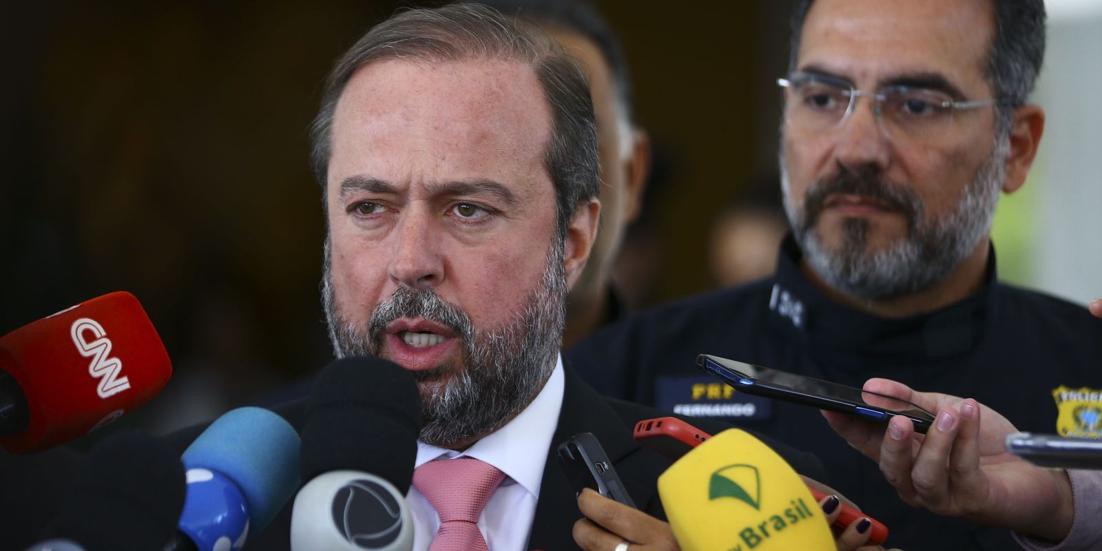 Ministros Alexandre Silveira e Renan Filho discutem melhorias em estradas mineiras após fala de Zema