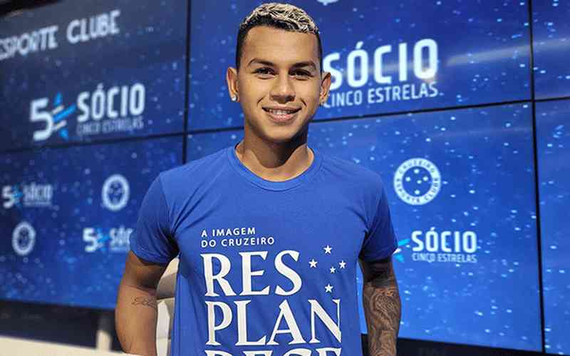 Cruzeiro anuncia contratação do volante Fernando Henrique, ex-Grêmio
