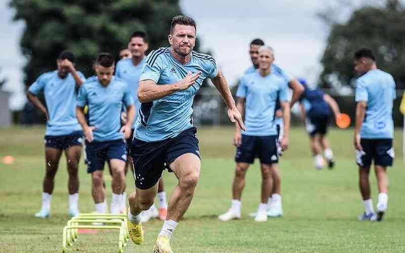 Cruzeiro: expectativa por anúncios marca penúltima semana antes de estreia