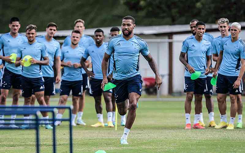 Com reforços em campo, Cruzeiro treina e dá sequência à pré-temporada