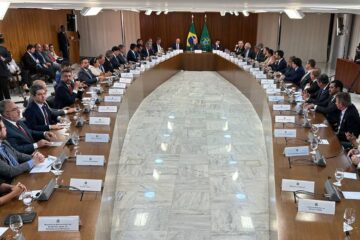 Em reunião com Lula, governadores condenam invasão aos Três Poderes