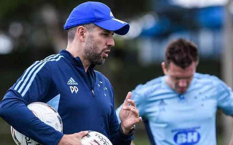 Pezzolano revela meta do Cruzeiro no Mineiro e cita favoritismo do Atlético