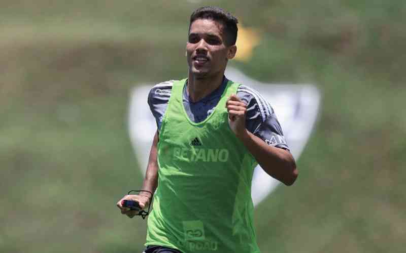 Pedrinho se destaca na pré-temporada, e Atlético tenta prorrogar empréstimo