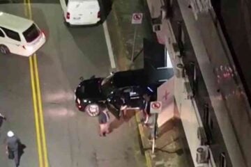 Imagens de drone mostram a chegada do corpo de Pelé à Vila Belmiro; assista