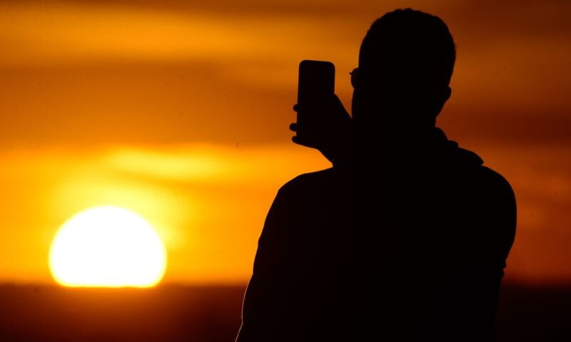 “Tô cansado de te idolatrar e você nem aí; vou voltar a jogar futebol, num domingo de sol”; confira a previsão do tempo!