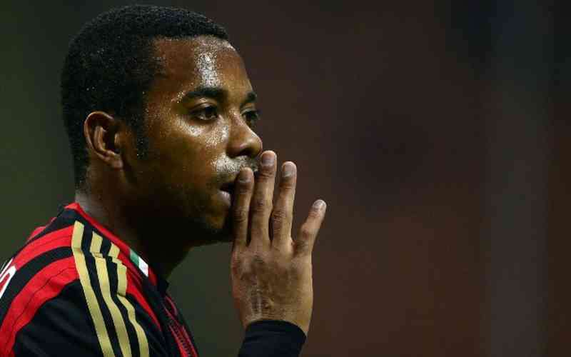 Robinho é sondado por time chinês, mas não sai do Brasil por medo de prisão