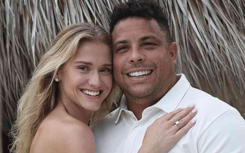 Gestor do Cruzeiro, Ronaldo pede a namorada Celina Locks em casamento