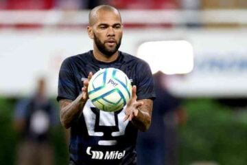Daniel Alves disse que estava bêbado e não se lembra de nada, diz TV espanhola