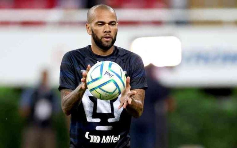 Daniel Alves disse que estava bêbado e não se lembra de nada, diz TV espanhola
