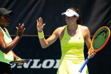 Luisa Stefani decide à noite título de duplas do WTA 500 de Adelaide