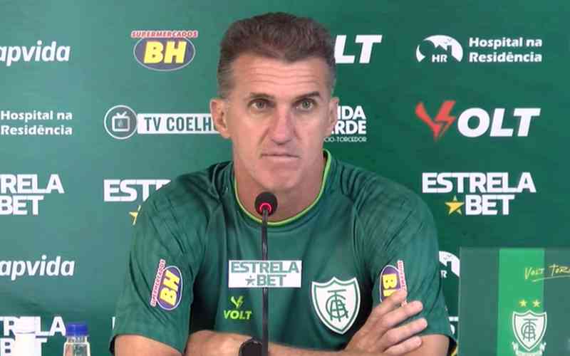 Mancini, do América, ironiza possível adiamento do Mineiro: ‘Bater palmas’
