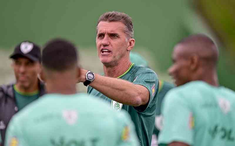 Três zagueiros? Veja as possibilidades táticas de Mancini no América