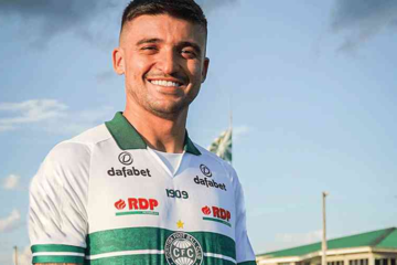 Coritiba anuncia contratação do lateral Victor Luis, 4º reforço para 2023