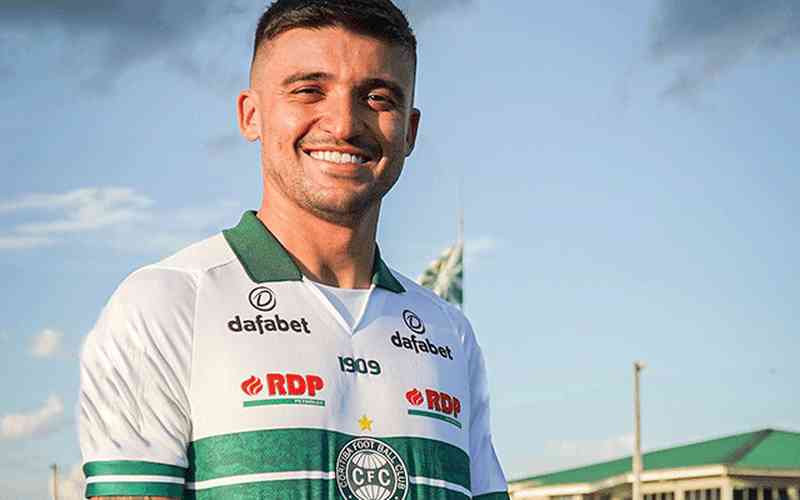 Coritiba anuncia contratação do lateral Victor Luis, 4º reforço para 2023