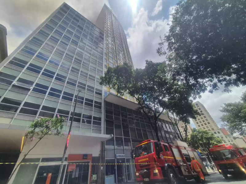 19 andares do Othon Palace foram atingidos em incêndio; funcionário sofreu queimaduras de segundo grau