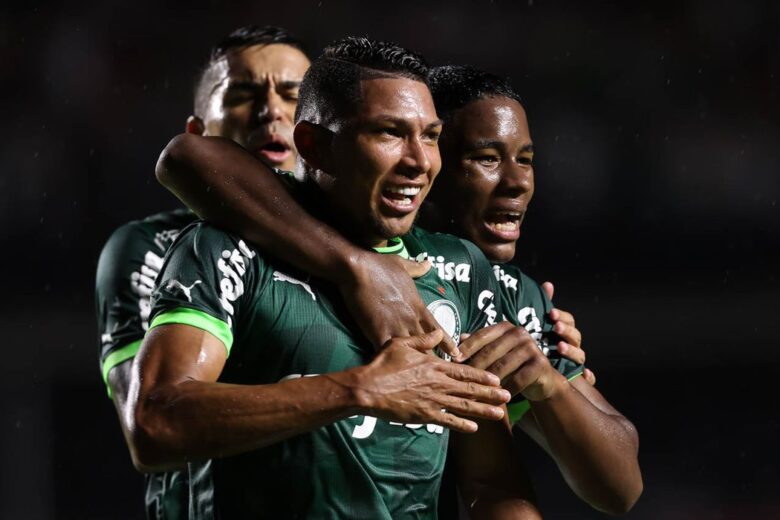 Palmeiras derrota Santos com facilidade no Morumbi