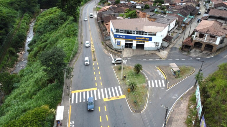 Prefeitura de Monlevade dá prosseguimento à pintura viária em ruas e avenidas