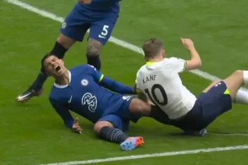 Thiago Silva sofre lesão ligamentar no joelho e vira desfalque no Chelsea