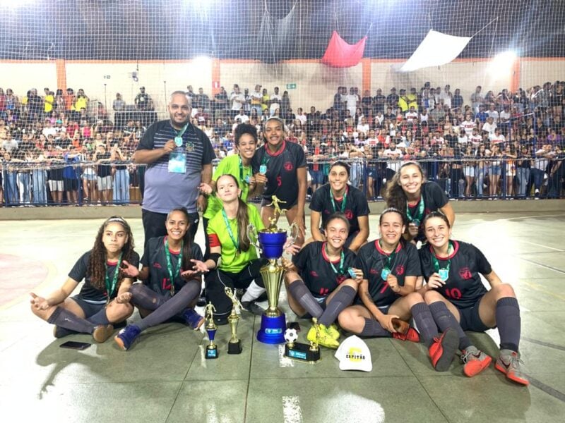 “Monlevade é um celeiro de formação do futebol feminino”, diz treinador Douglas Oliveira