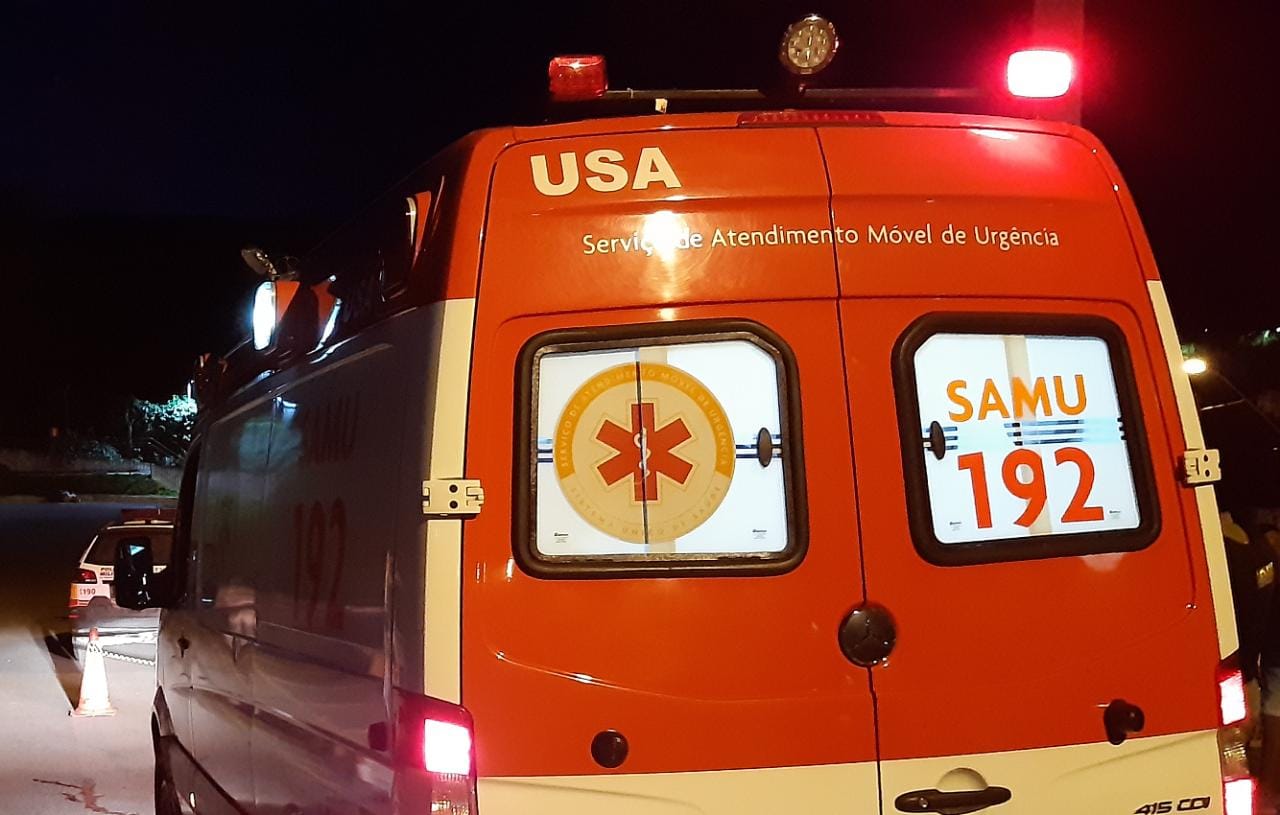 Homem é encontrado inconsciente durante incêndio em residência