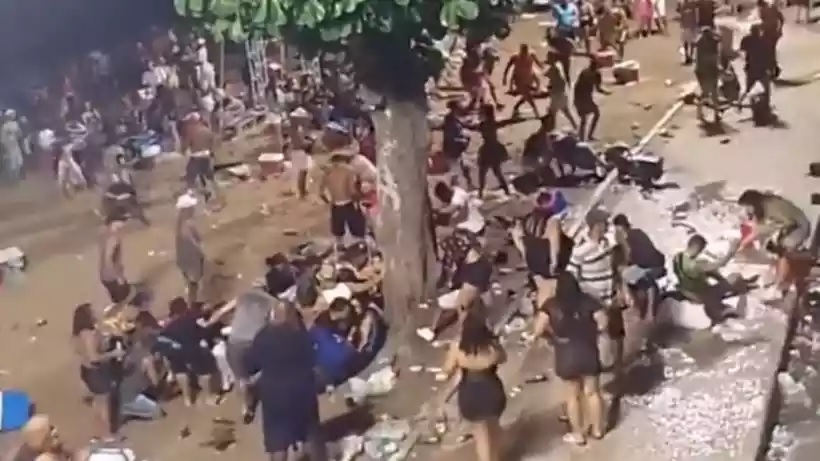 Tiroteio em bloco de Carnaval mata mulher e criança e deixa 19 feridos