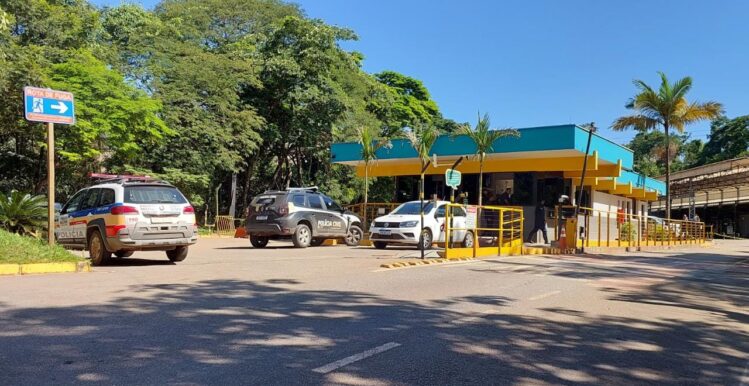 Bandidos atiram contra portaria da Vale e roubam armas de vigilantes