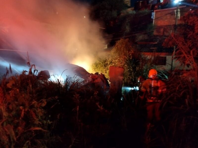 Grave acidente deixa duas vítimas carbonizadas no Anel Rodoviário em Belo Horizonte