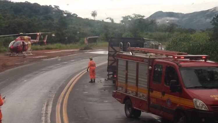 Acidente mobiliza helicóptero dos Bombeiros na BR-381
