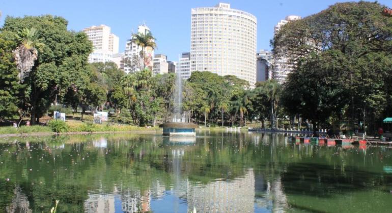 Parque Municipal, no centro de Belo Horizonte, fecha mais cedo neste sábado