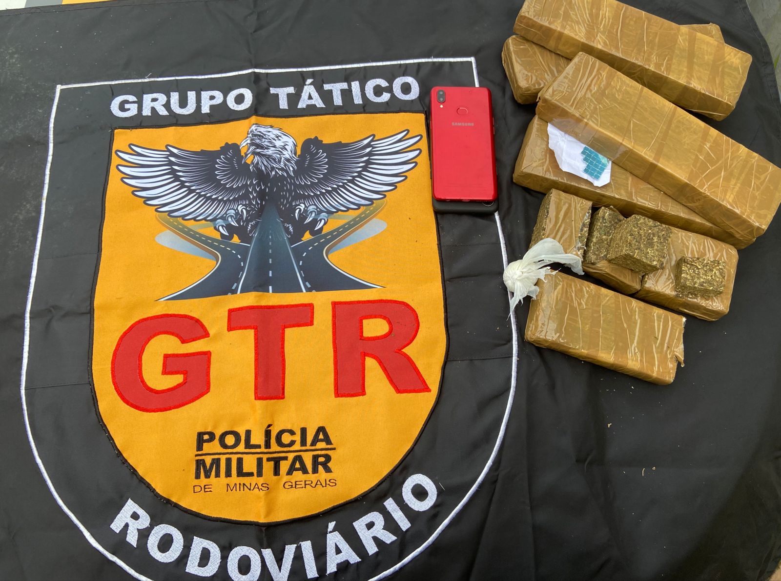 Tático Rodoviário apreende drogas durante operação em Itabira