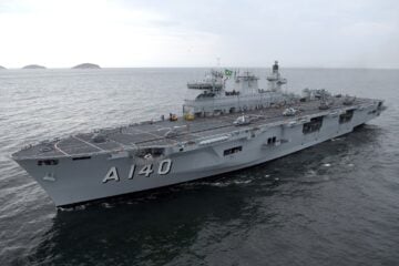 Navio Atlântico chega a São Sebastião para atendimento médico