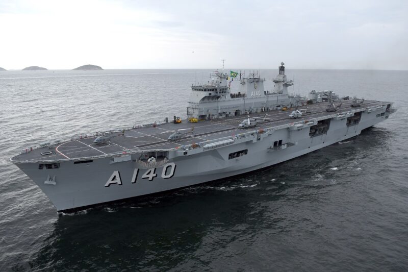 Navio Atlântico chega a São Sebastião para atendimento médico