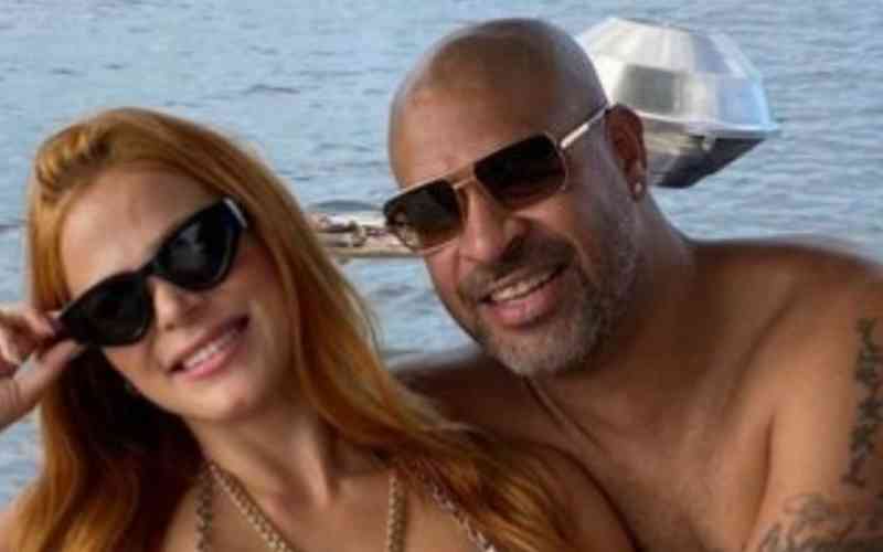 Esposa de Adriano ironiza foto do ex-atacante e pede divórcio