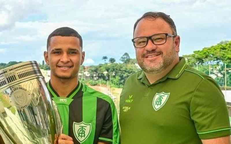Diretor do América revela sondagens por Adyson: ‘Telefone toca todo dia’