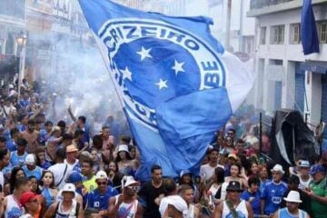 Cruzeiro: Bloco Raposão arrasta multidão pelas ruas de São João del-Rei