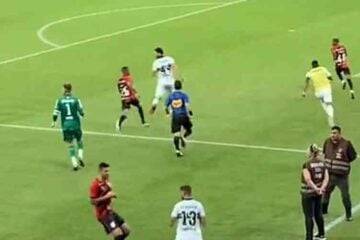 Jogadores de Athletico-PR e Coritiba trocam socos em clássico; veja o vídeo
