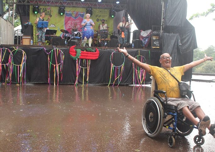 Carnaval: segunda-feira animada no bairro Campestre, em Itabira; confira a galeria de fotos