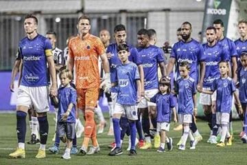 Cruzeiro mostra vestiário mobilizado antes do clássico; veja bastidores