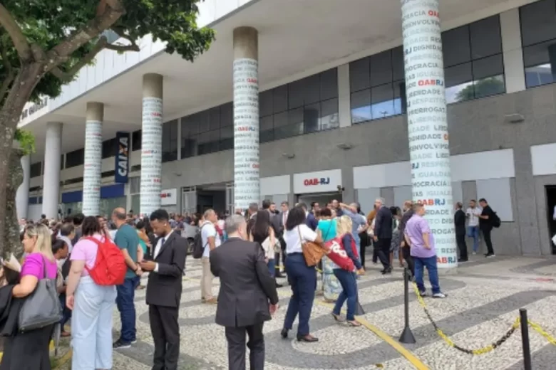 Sede da OAB-RJ é esvaziada após ameaça de bomba