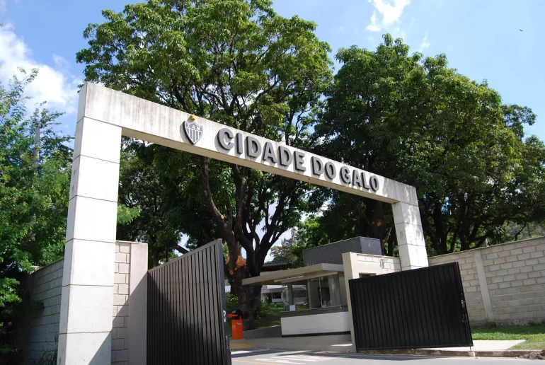 Cruzeirar? Nada. O Atlético já cruzeirou!