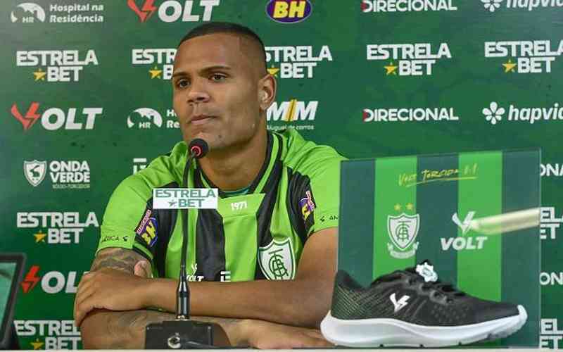 América: Mikael desmente Mano Menezes e explica condição física