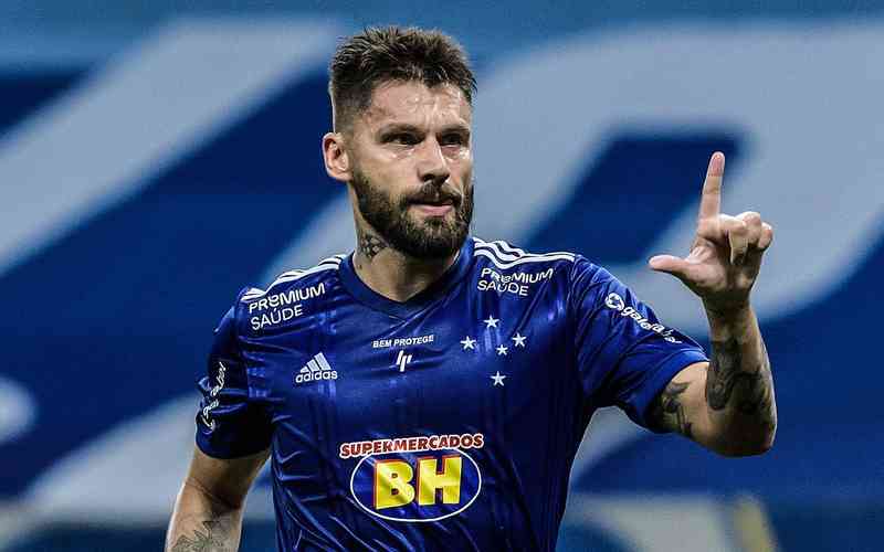 Rafael Sobis posta vídeo de gol pelo Cruzeiro e pede placa no Mineirão