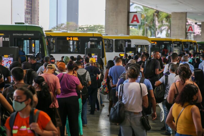 Taxa média de desocupação em 2022 ficou em 9,3%, diz IBGE