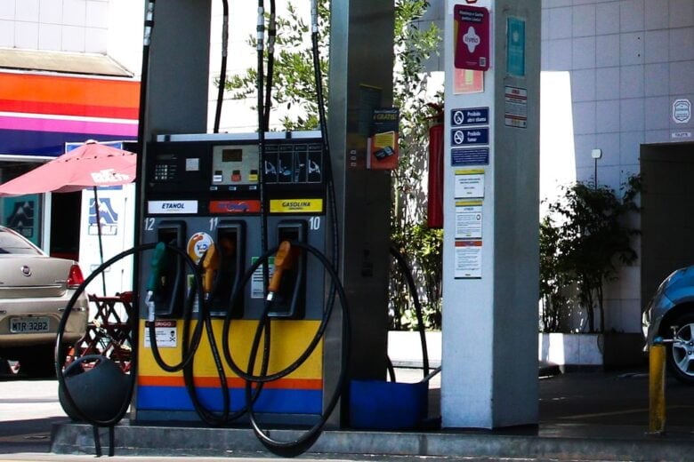 Combustíveis: governo Lula retoma cobrança impostos federais sobre gasolina e etanol