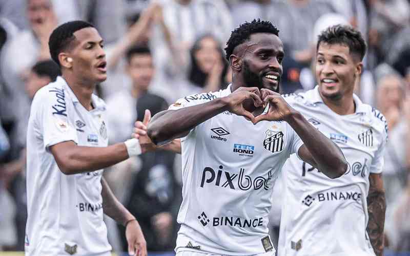 Santos goleia Portuguesa e entra na briga por vaga nas quartas do Paulistão