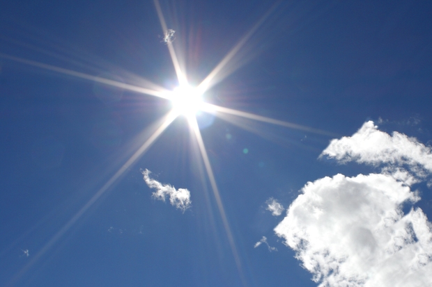 Poucas nuvens, ventos fracos e muito calor: confira a previsão do tempo para Itabira e região