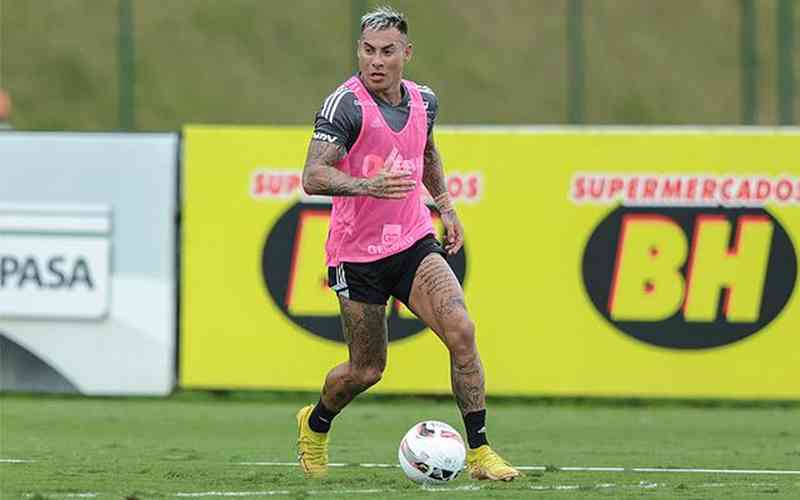 Eduardo Vargas será o 11° estrangeiro a completar 100 jogos pelo Atlético